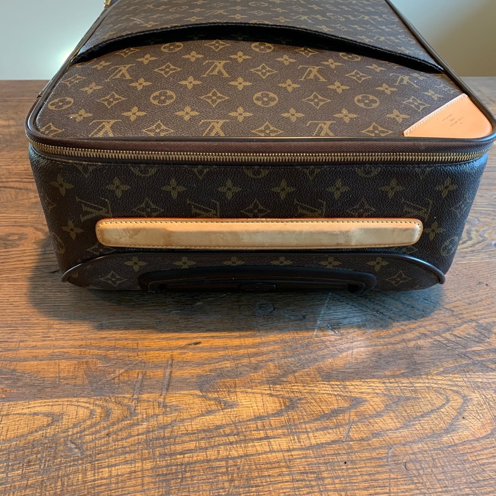 Louis Vuitton luggage - Picture 4 of 6